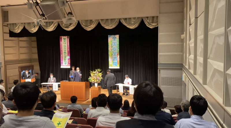神奈川県塗装協会より3年無事故賞を表彰されました。